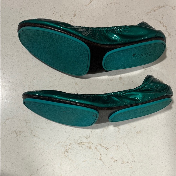 Tieks Glossy Emerald Patent Ballet Flats - Picture 6 of 9